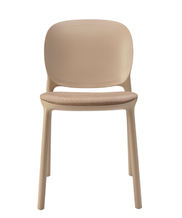 krzesło Hug, krzesło Scab Design, krzesło plastikowe, sztaplowane, skandynawski styl, balkon, taras, kawiarnia