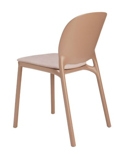 krzesło Hug, krzesło Scab Design, krzesło plastikowe, sztaplowane, skandynawski styl, balkon, taras, kawiarnia