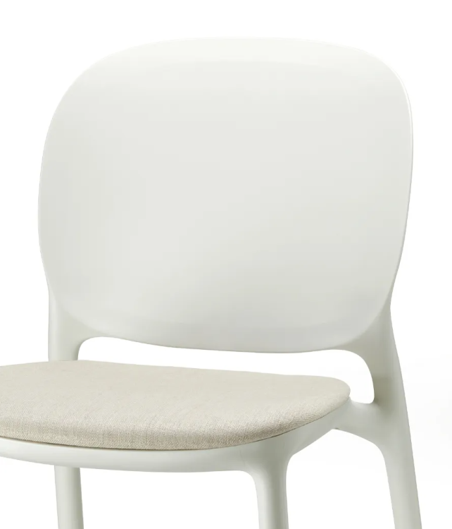 krzesło Hug, krzesło Scab Design, krzesło plastikowe, sztaplowane, skandynawski styl, balkon, taras, kawiarnia