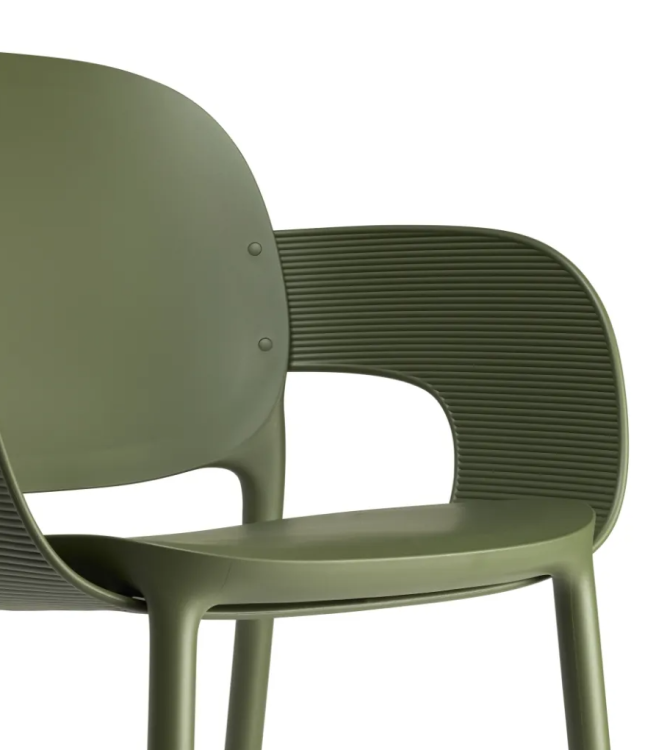 krzesło Hug, krzesło Scab Design, krzesło plastikowe, sztaplowane, skandynawski styl, balkon, taras, kawiarnia