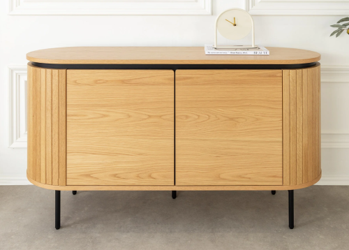 komoda Atelier, komoda dębowa, komoda nowoczesna, komoda z czarnymi nogami, komoda do salonu, komoda do sypialni, komoda z półkami, komoda drewniana, komoda z prążkowanymi bokami, komoda elegancka