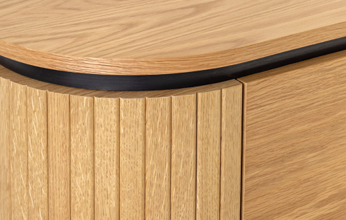 komoda Atelier, komoda dębowa, komoda nowoczesna, komoda z czarnymi nogami, komoda do salonu, komoda do sypialni, komoda z półkami, komoda drewniana, komoda z prążkowanymi bokami, komoda elegancka