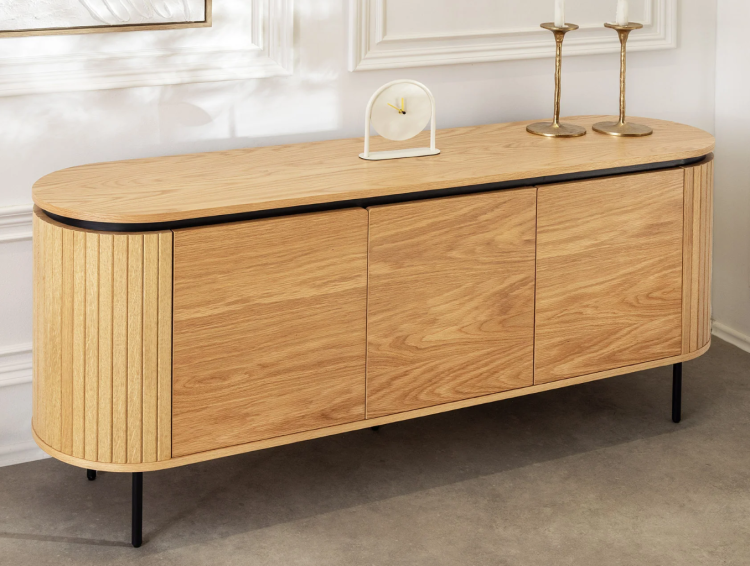 komoda Atelier, komoda dębowa, komoda nowoczesna, komoda z czarnymi nogami, komoda do salonu, komoda do sypialni, komoda z półkami, komoda drewniana, komoda z prążkowanymi bokami, komoda elegancka