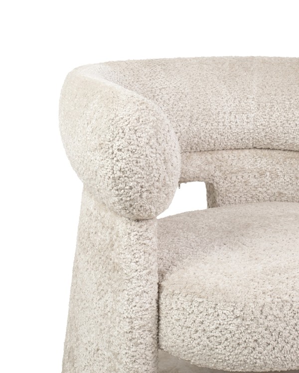 fotel Madame, fotel beżowy, fotel tapicerowany, fotel szenilowy, fotel nowoczesny, fotel designerski, fotel do jadalni, fotel elegancki, fotel komfortowy, fotel wygodny, fotel do salonu