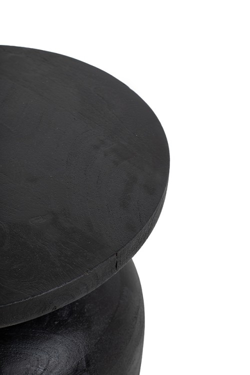 stolik Bisato, stolik czarny, stolik drewno mango, stolik pomocniczy czarny, designerski stolik z drewna, stolik rzeźbiarski, stolik dekoracyjny