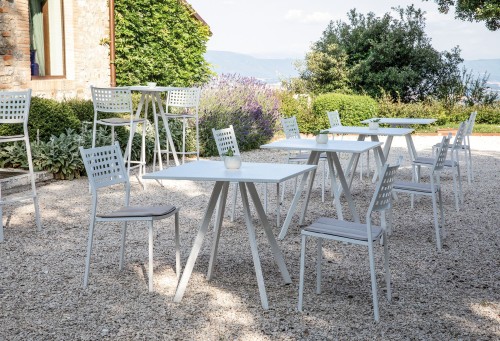 krzesło Alice, krzesło Vermobil, krzesło metalowe, krzesło sztaplowane, krzesło ogrodowe, krzesło outdoorowe, krzesło tarasowe, krzesło do ogródka restauracyjnego