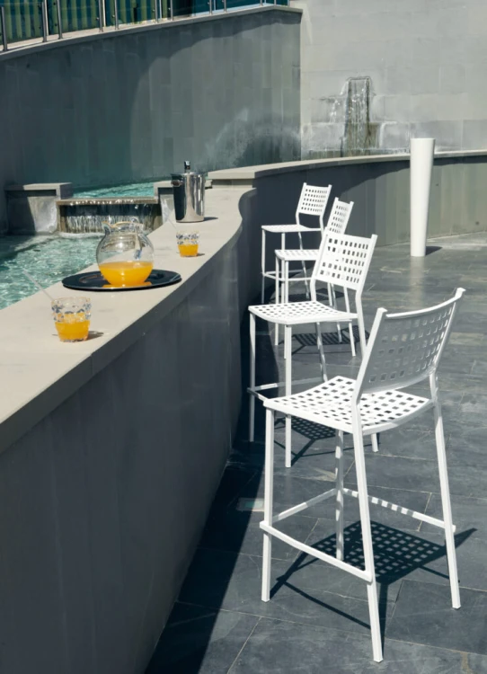 hoker Alice, hoker Vermobil, hoker metalowy, hoker sztaplowany, hoker ogrodowy, hoker outdoorowy, hoker tarasowy, hoker do ogródka restauracyjnego