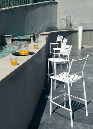 hoker Alice, hoker Vermobil, hoker metalowy, hoker sztaplowany, hoker ogrodowy, hoker outdoorowy, hoker tarasowy, hoker do ogródka restauracyjnego