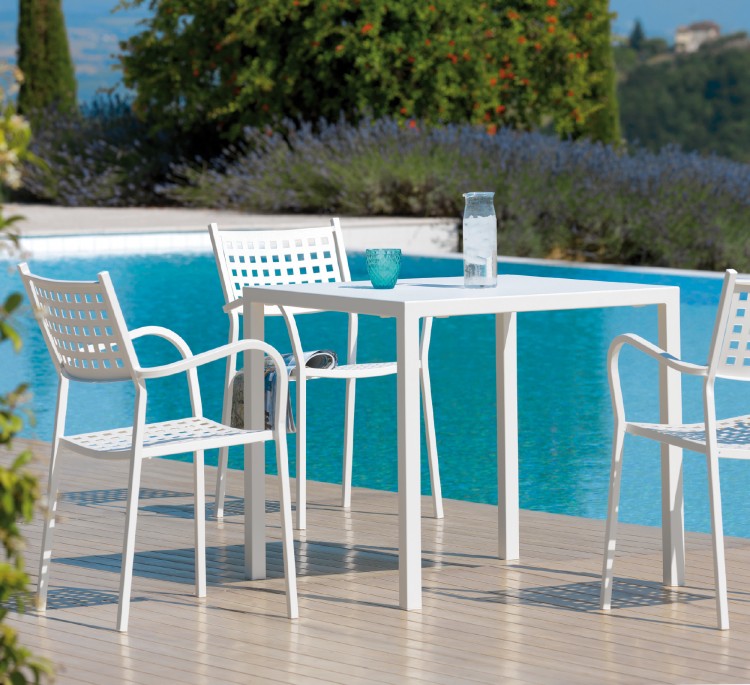 stół Quatris, stół Vermobil, stół tarasowy, stół outdoorowy, stół odporny na warunki atmosferyczne, stół stalowy, stół sztaplowany