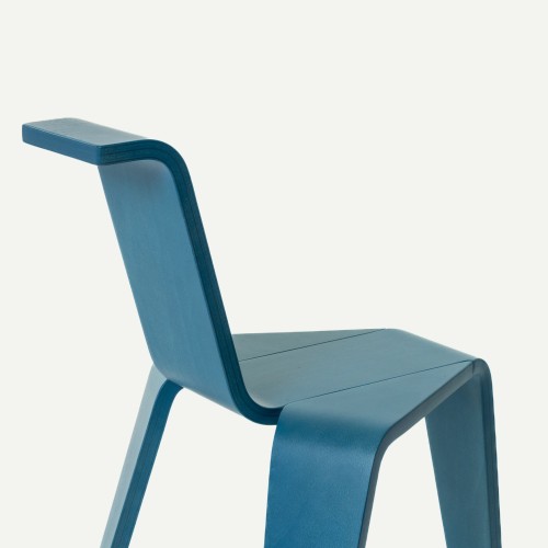 Magis_aka_chair_product_detail_blue_01.jpg