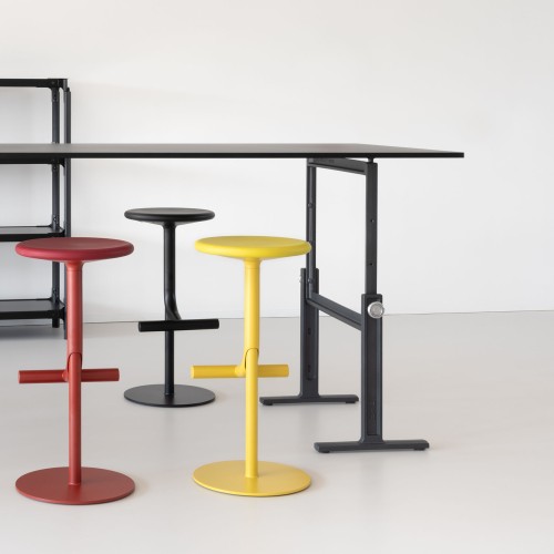 Magis_tibu_stool_ambient_SD1962_red-bordeaux_black_lime_brut-trestle_table_01_gallery.jpg