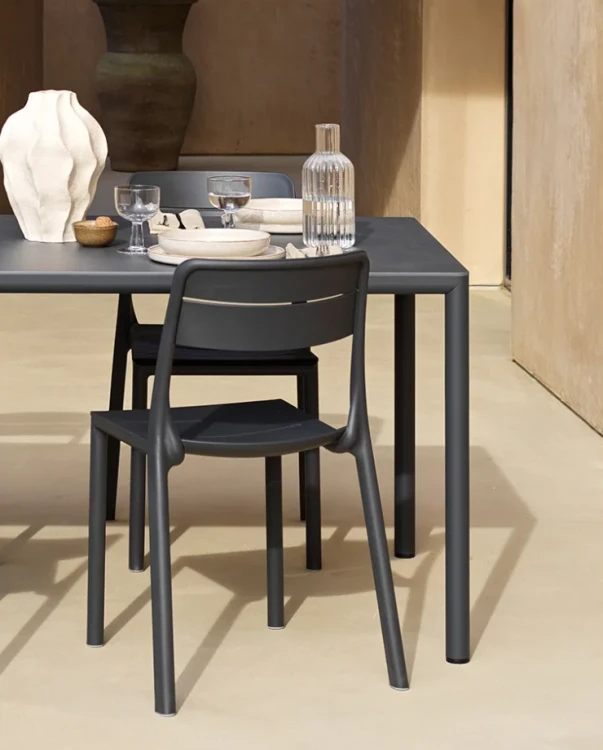 zestaw stół Clip i krzesła Cassia, stół Clip, krzesło Cassia, krzesło z tworzywa, stół z tworzywa, zestaw tarasowy, meble tarasowe, meble ogrodowe, meble HoReCa