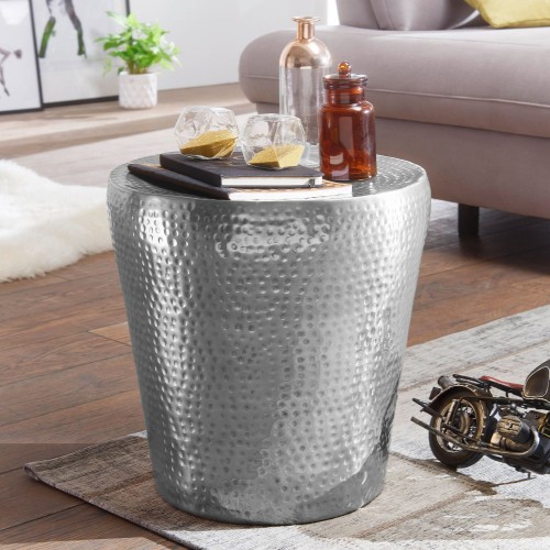 stolik boczny Vikram, stolik aluminiowy, stolik pomocniczy, stolik do salonu