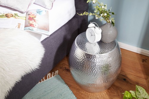 stolik boczny Petra, stolik aluminiowy, stolik pomocniczy, stolik do salonu