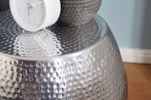 stolik boczny Petra, stolik aluminiowy, stolik pomocniczy, stolik do salonu