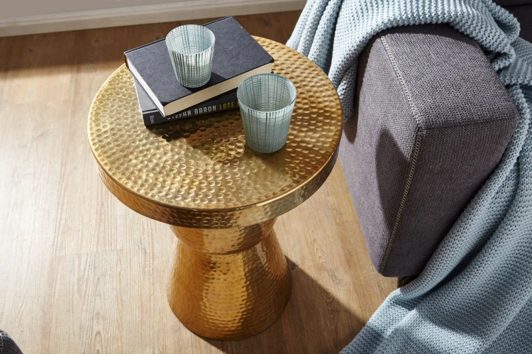 stolik boczny Delyla, stolik aluminiowy, stolik pomocniczy, stolik do salonu