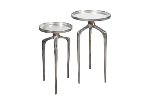 Stolik Nju wykonany ze stopu metali - aluminium w kolorze srebrnym, ręcznie wykonany wzór
