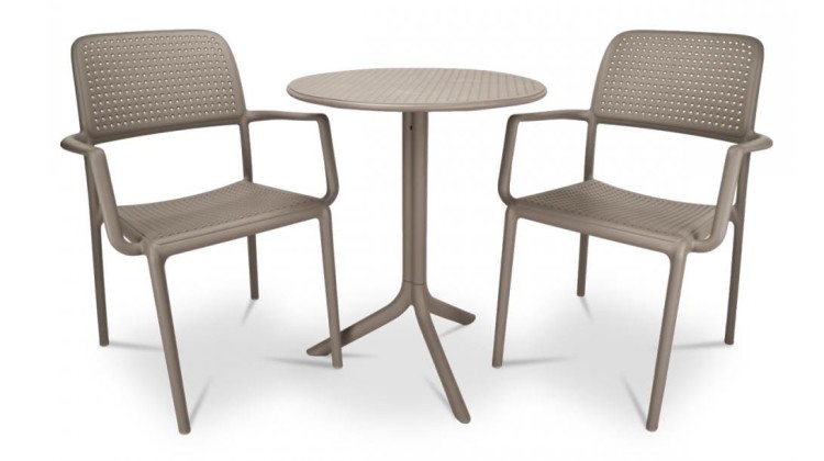 Krzesło Bora włoskiej marki Nardi kolor tortora beżowy sztaplowane do ogrodu ogródka na taras do hotelu restauracji kawiarni lodziarni na balkon