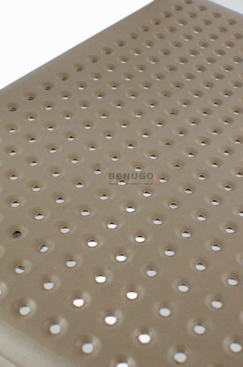 Krzesło Bora włoskiej marki Nardi kolor tortora beżowy sztaplowane do ogrodu ogródka na taras do hotelu restauracji kawiarni lodziarni na balkon