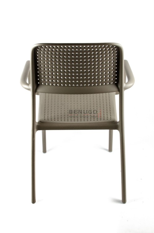 Krzesło Bora włoskiej marki Nardi kolor tortora beżowy sztaplowane do ogrodu ogródka na taras do hotelu restauracji kawiarni lodziarni na balkon