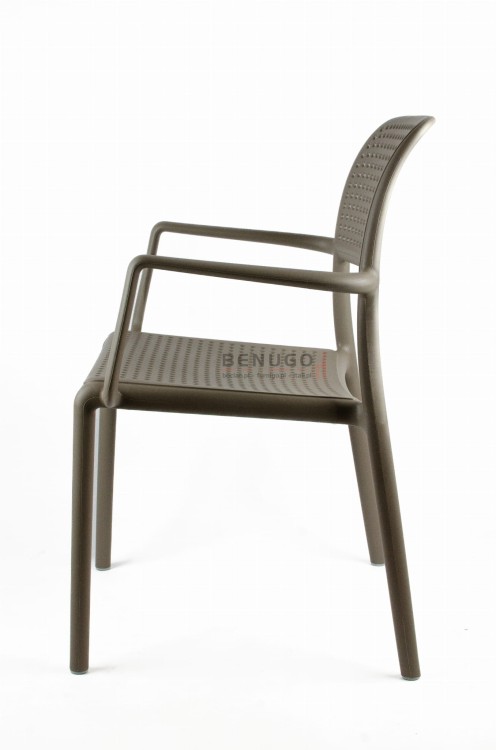 Krzesło Bora włoskiej marki Nardi kolor tortora beżowy sztaplowane do ogrodu ogródka na taras do hotelu restauracji kawiarni lodziarni na balkon