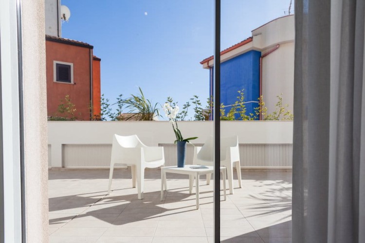 Krzesło Coccolona z podłokietnikami 2320 11 Scab Design lniane prostota minimalizm nowoczesność komfort wysoka jakość włoskie do kawiarni do hotelu restauracji