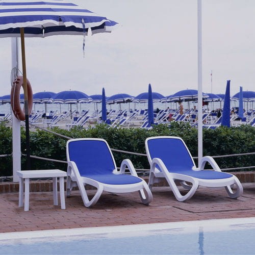 Leżak Omega Nardi Bianco Blu nowoczesność oryginalność komfort taras ogród
