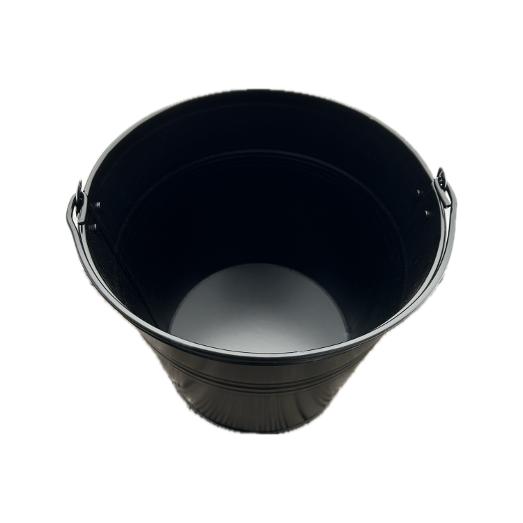 czarne wiadro na popiół, szary kubeł na popiół, szary pojemnik na popiół, miejsce do przechowywania popiołu