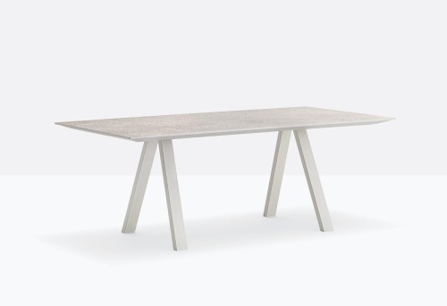 stół Arki, sół Pedrali, stół outdoorowy, stół na taras, stół do restauracji, stół nowoczesny, nowoczesny design, włoski design