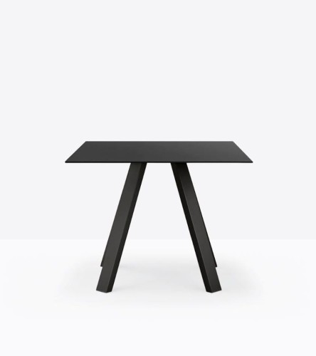 stół Arki, sół Pedrali, stół kwadratowy, stół do jadalni, stół do restauracji, nowoczesny stół, nowoczesny design, włoski design