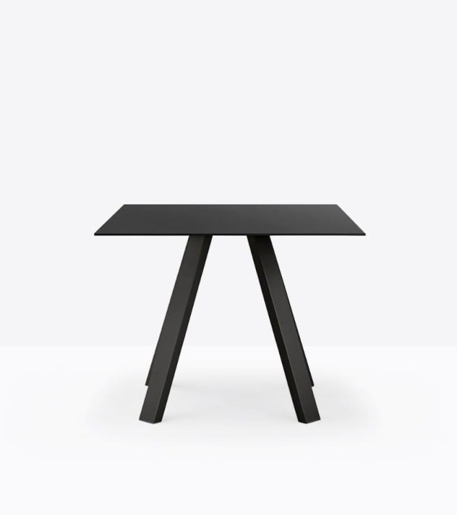 stół Arki, sół Pedrali, stół kwadratowy, stół do jadalni, stół do restauracji, nowoczesny stół, nowoczesny design, włoski design