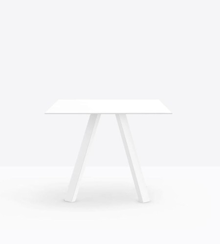 stół Arki, sół Pedrali, stół kwadratowy, stół do jadalni, stół do restauracji, nowoczesny stół, nowoczesny design, włoski design