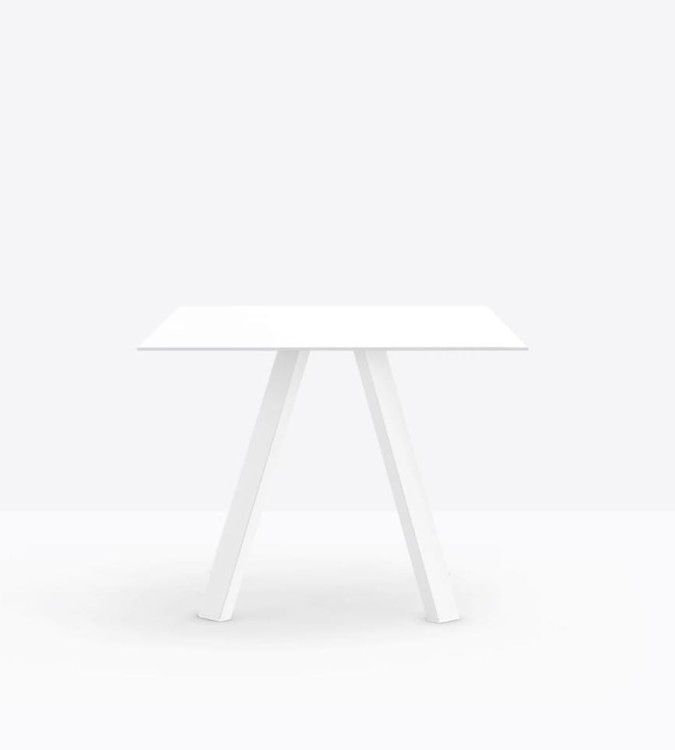 stół Arki, sół Pedrali, stół kwadratowy, stół do jadalni, stół do restauracji, nowoczesny stół, nowoczesny design, włoski design
