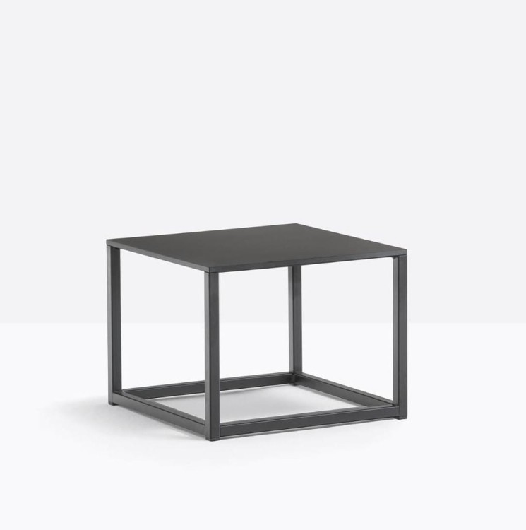 stolik kawowy Code, stolik kawowy Pedrali, stolik kawowy do salonu, stolik kawowy minimalistyczny, stolik loftowy, stolik stalowy, nowoczesny design, włoski design