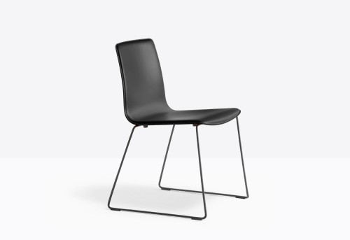 krzesło Inga, krzesło Pedrali, krzesło stalowe, krzesło skórzane, krzesło do jadalni, krzesło do kuchni, nowoczesny design, włoski design