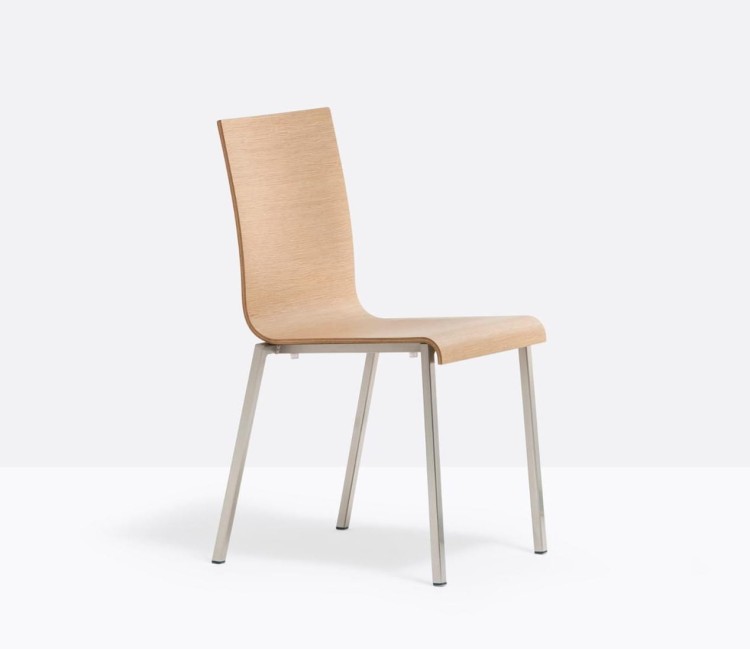 krzesło Kuadra, krzesło Pedrali, krzesło stalowe, krzesło drewniane, krzesło do jadalni, krzesło do kawiarni, krzesło do restauracji, nowoczesny design, włoski design