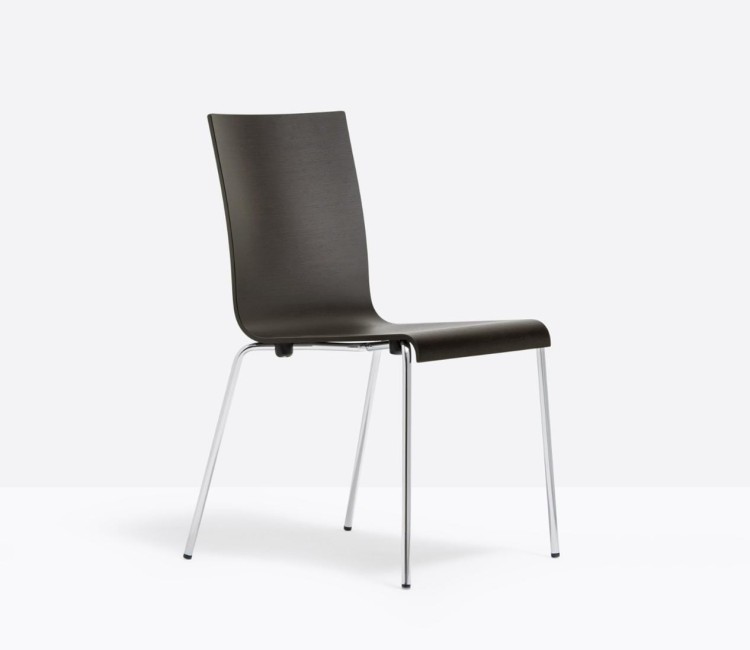 krzesło Kuadra, krzesło Pedrali, krzesło stalowe, krzesło drewniane, krzesło do jadalni, krzesło do kawiarni, krzesło do restauracji, nowoczesny design, włoski design