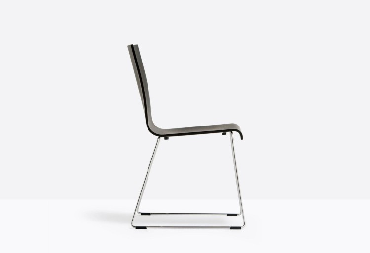 krzesło Kuadra, krzesło Pedrali, krzesło stalowe, krzesło drewniane, krzesło do jadalni, krzesło do kawiarni, krzesło do restauracji, nowoczesny design, włoski design