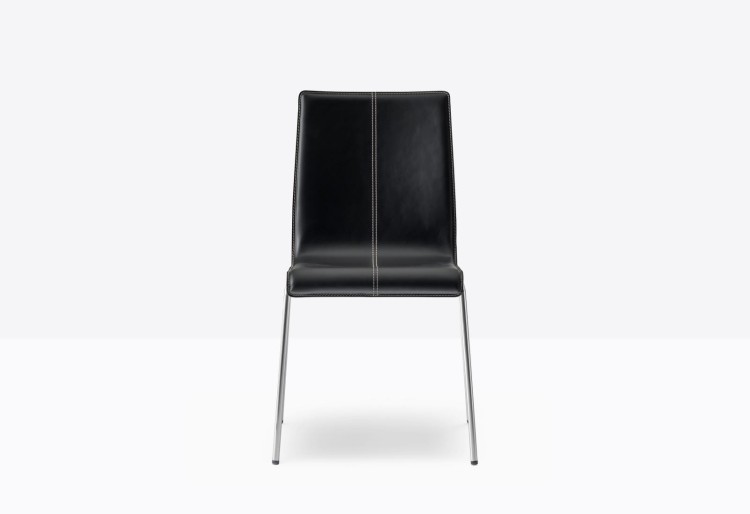krzesło Kuadra, krzesło Pedrali, krzesło stalowe, krzesło skórzane, krzesło do jadalni, krzesło do kawiarni, krzesło do restauracji, nowoczesny design, włoski design