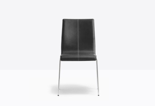 krzesło Kuadra, krzesło Pedrali, krzesło stalowe, krzesło skórzane, krzesło do jadalni, krzesło do kawiarni, krzesło do restauracji, nowoczesny design, włoski design