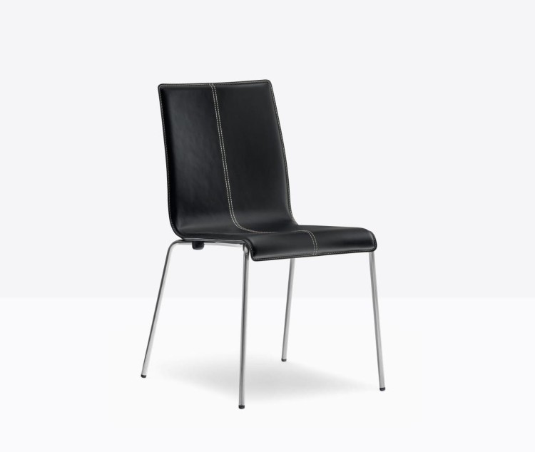 krzesło Kuadra, krzesło Pedrali, krzesło stalowe, krzesło skórzane, krzesło do jadalni, krzesło do kawiarni, krzesło do restauracji, nowoczesny design, włoski design