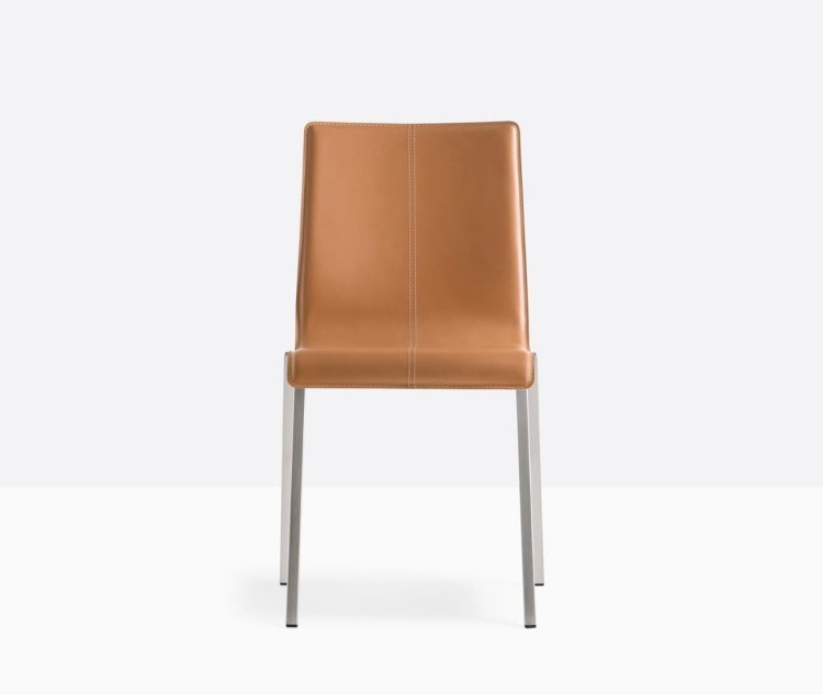 krzesło Kuadra, krzesło Pedrali, krzesło stalowe, krzesło skórzane, krzesło do jadalni, krzesło do kawiarni, krzesło do restauracji, nowoczesny design, włoski design