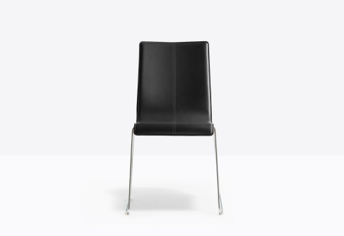 krzesło Kuadra, krzesło Pedrali, krzesło stalowe, krzesło skórzane, krzesło do jadalni, krzesło do kawiarni, krzesło do restauracji, nowoczesny design, włoski design
