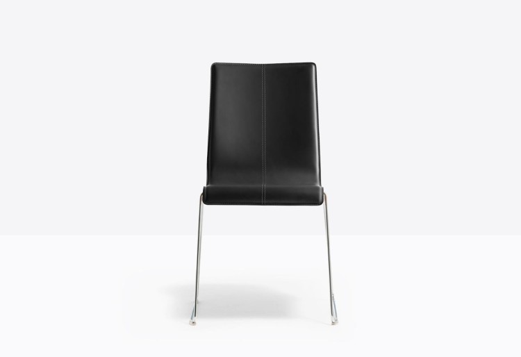 krzesło Kuadra, krzesło Pedrali, krzesło stalowe, krzesło skórzane, krzesło do jadalni, krzesło do kawiarni, krzesło do restauracji, nowoczesny design, włoski design