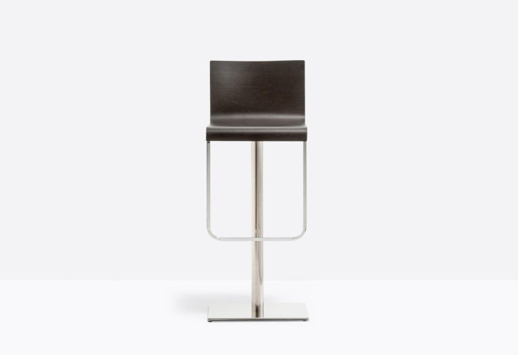 hoker Kuadra, hoker Pedrali, hoker obrotowy, hoker do jadalni, hoker do kuchni, hoker do restauracji, hoker drewniany, nowoczesny hoker, nowoczesny design, włoski design