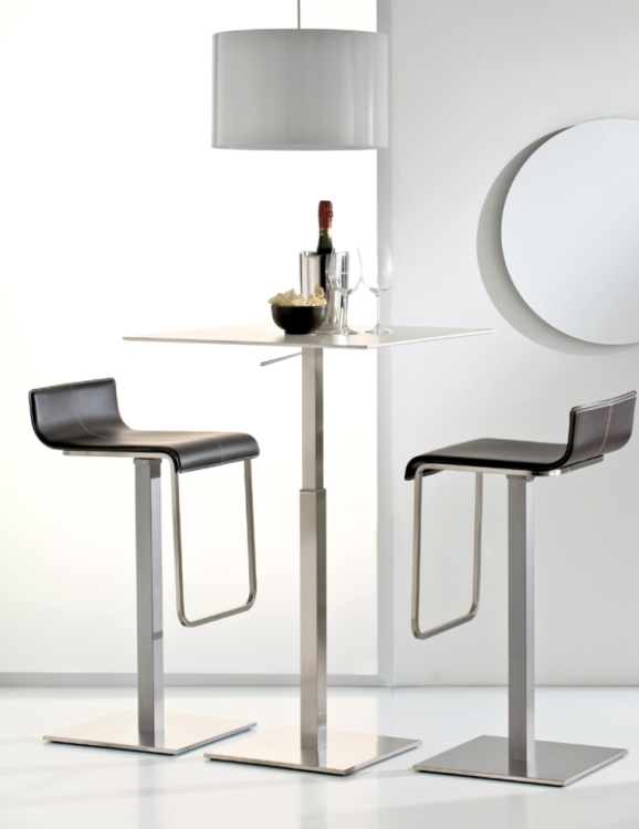 hoker Kuadra, hoker Pedrali, hoker obrotowy, hoker do jadalni, hoker do kuchni, hoker do restauracji, hoker drewniany, nowoczesny hoker, nowoczesny design, włoski design