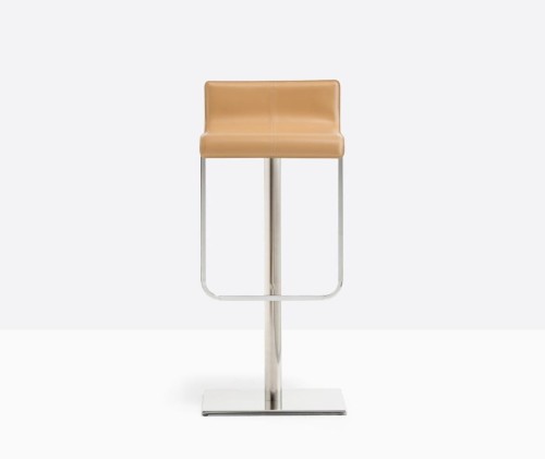 hoker Kuadra, hoker Pedrali, hoker obrotowy, hoker do jadalni, hoker do kuchni, hoker do restauracji, hoker drewniany, nowoczesny hoker, nowoczesny design, włoski design