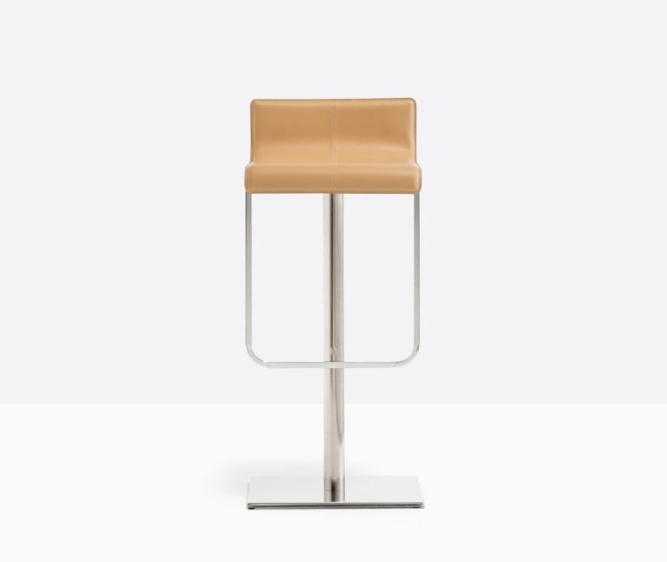hoker Kuadra, hoker Pedrali, hoker obrotowy, hoker do jadalni, hoker do kuchni, hoker do restauracji, hoker drewniany, nowoczesny hoker, nowoczesny design, włoski design