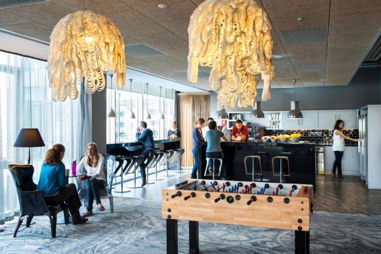 krzesło Pasha, krzesło Pedrali, krzesło z tworzywa, krzesło do salonu, fotel do salonu, fotel królewski, włoski design, niekonwencjonalny design, nowoczesny design