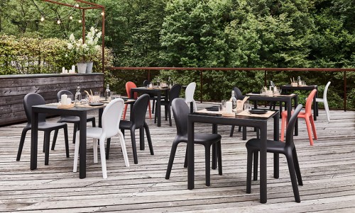 stół Chloe, stół Plust, stół outdoorowy, stół odporny na warunki atmosferyczne, stół na taras, stół do ogrodu, stół z tworzywa, stół do restauracji